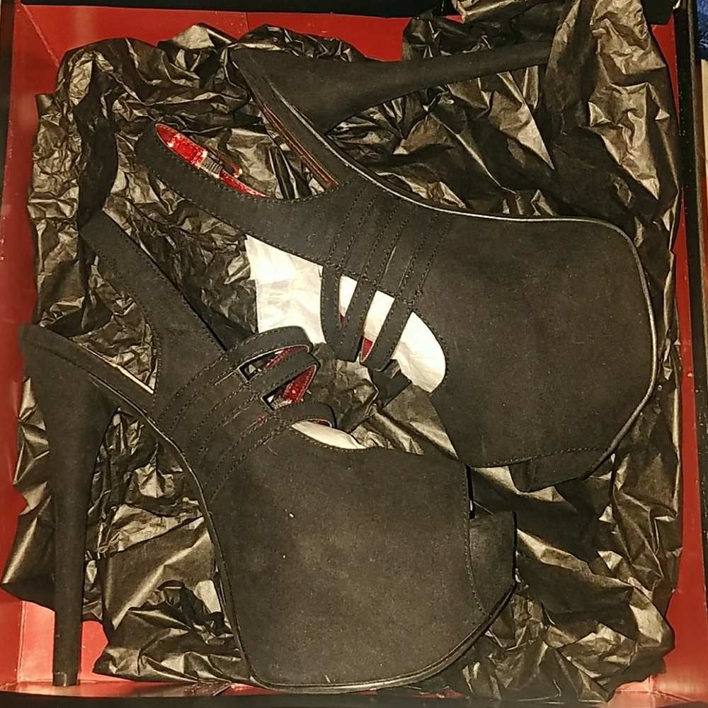 Size 8 Fredericks Hollywood strappy stiletto